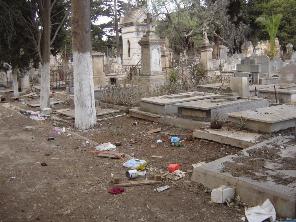 ORAN CIMETIERE SEPTEMBRE 2006 PAR MARIE PIERRE NOURRY ORAN TAMASHOUET   (2).jpg